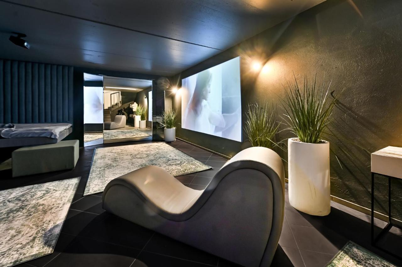 Jacuzzi Cinema Loft Lägenhet Kaunas Exteriör bild